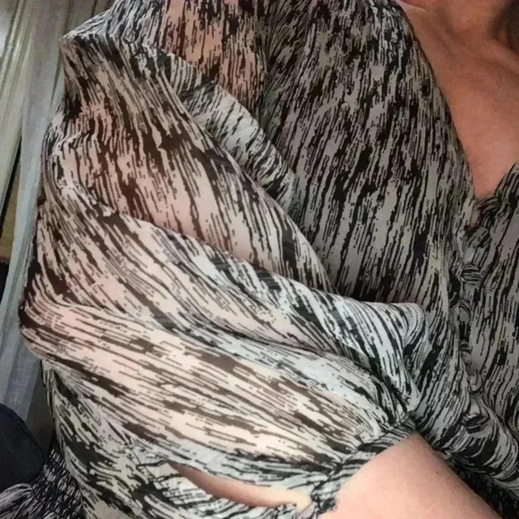 Beautiful blouse! - Picture 8 of 8